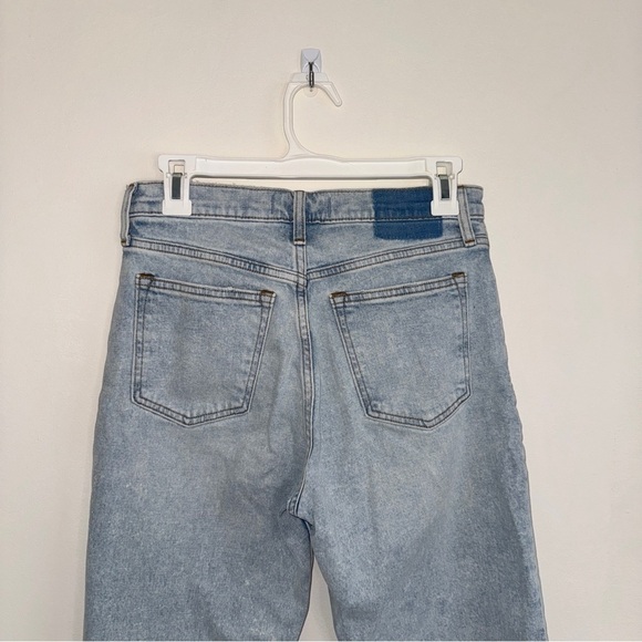 Abercrombie and Fitch The Mom High Rise Light Wash 27/4 Reg - Picture 5 of 6